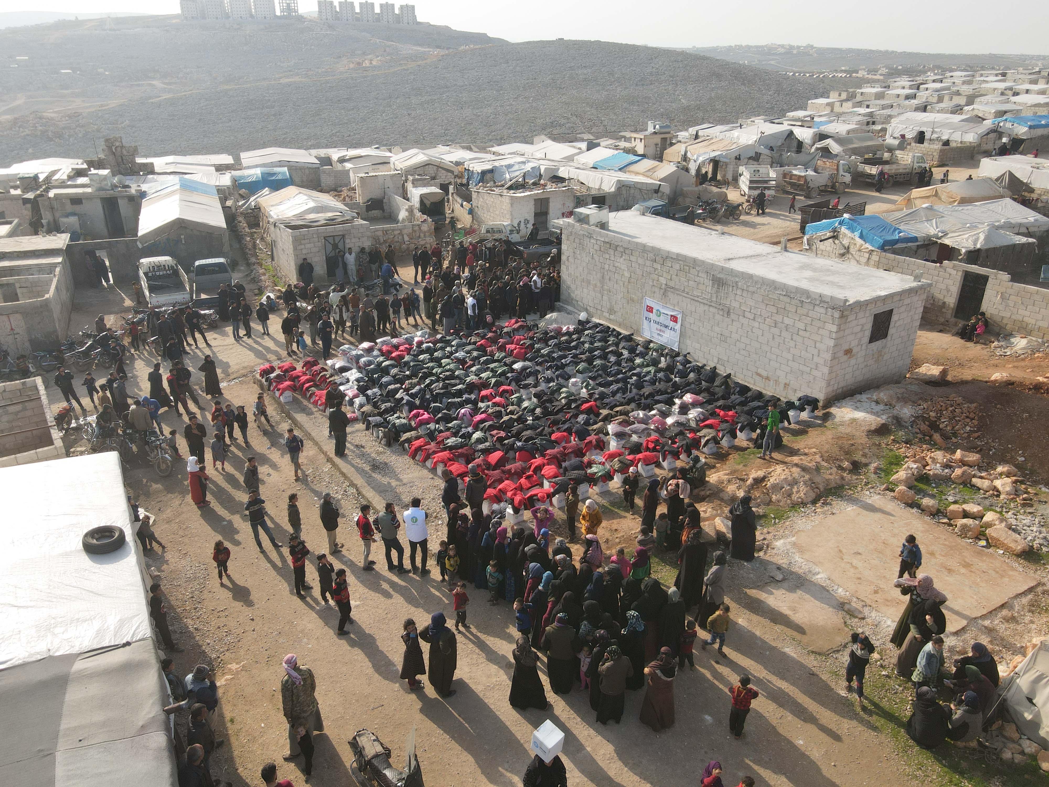 Suriye^ye 5000 erzak ve 1000 bot-mont dağıtımı gerçekleştirildi.